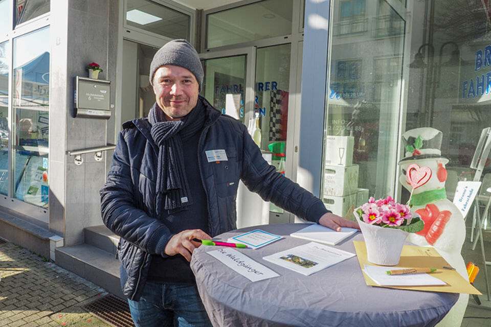 Marco Richter von den "Waldspaziergängern" am Infostand.