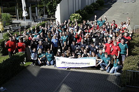 Gruppenbild von Teilnehmern der Landeskonferenz des Jugendrotkreuz' in Münster.