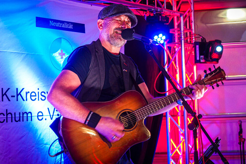 Mann mit Gitarre