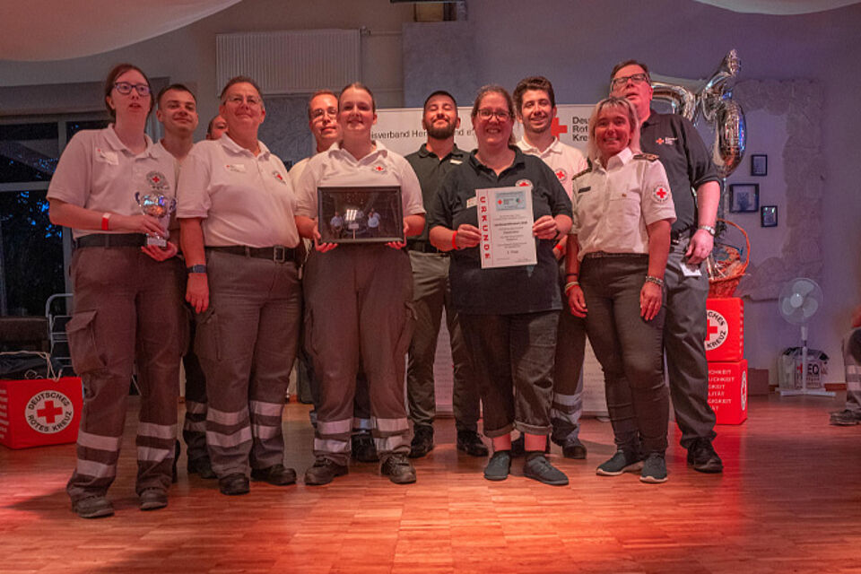 Gruppenbild der Zweitplatzierten des Landeswettbewerbs der Rotkreuzgemeinschaften aus Salzkotten.