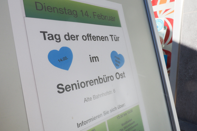 Aufsteller mit Hinweis auf den Tag der offenen Tür bei Seniorenbüro Ost in Bochum-Langendreer